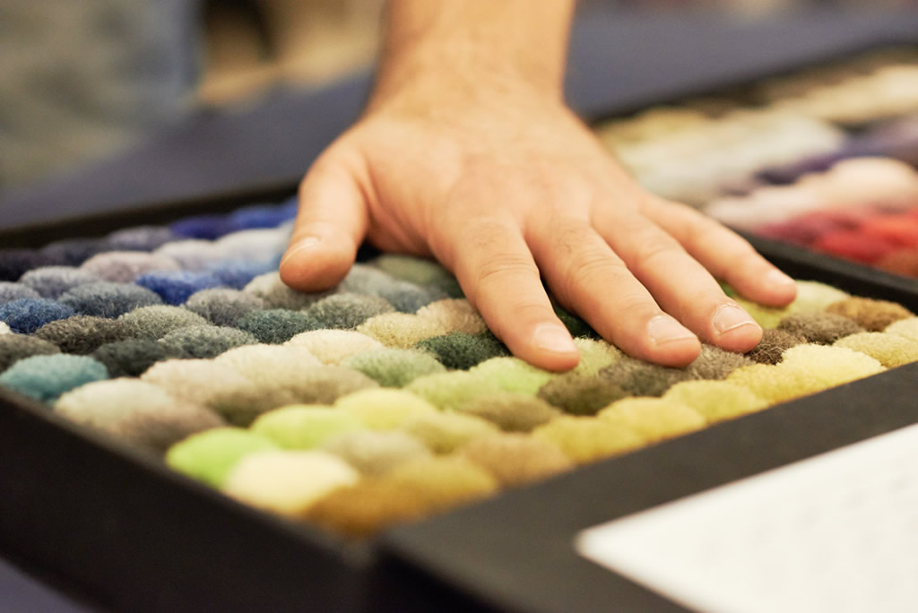 Große Auswahl an Teppichfarben zur Auswahl