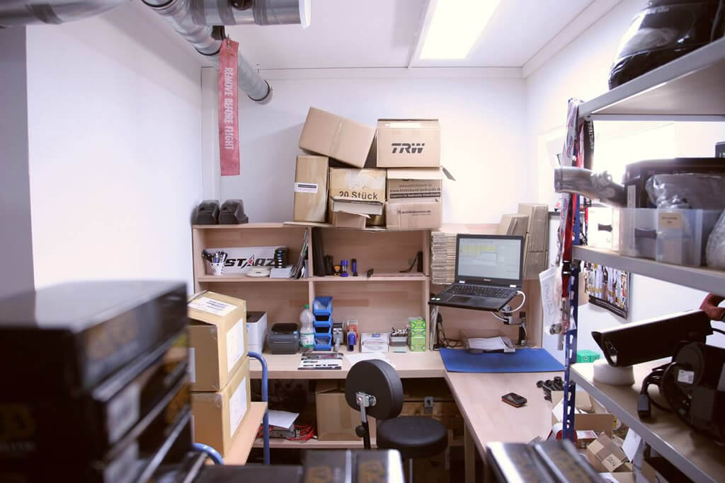 Der Packtisch im Versand bei MaxRPM