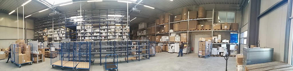 Blick in das Lager bei Click-Licht