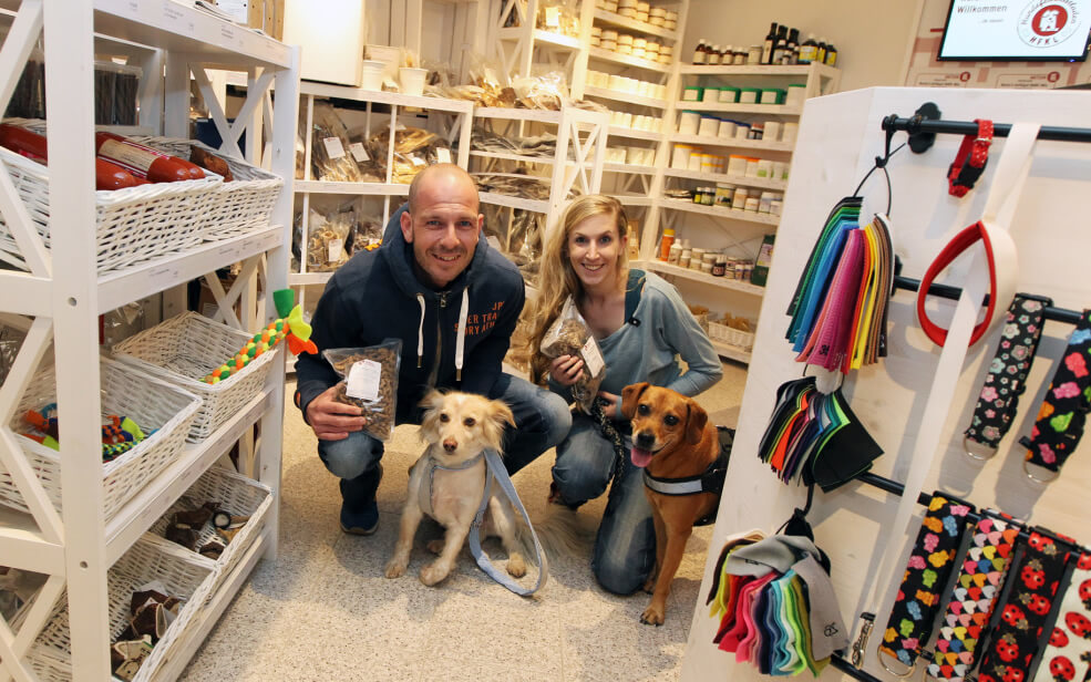 Kostelecky und Neubauer im stationären Hundefeinkostladen