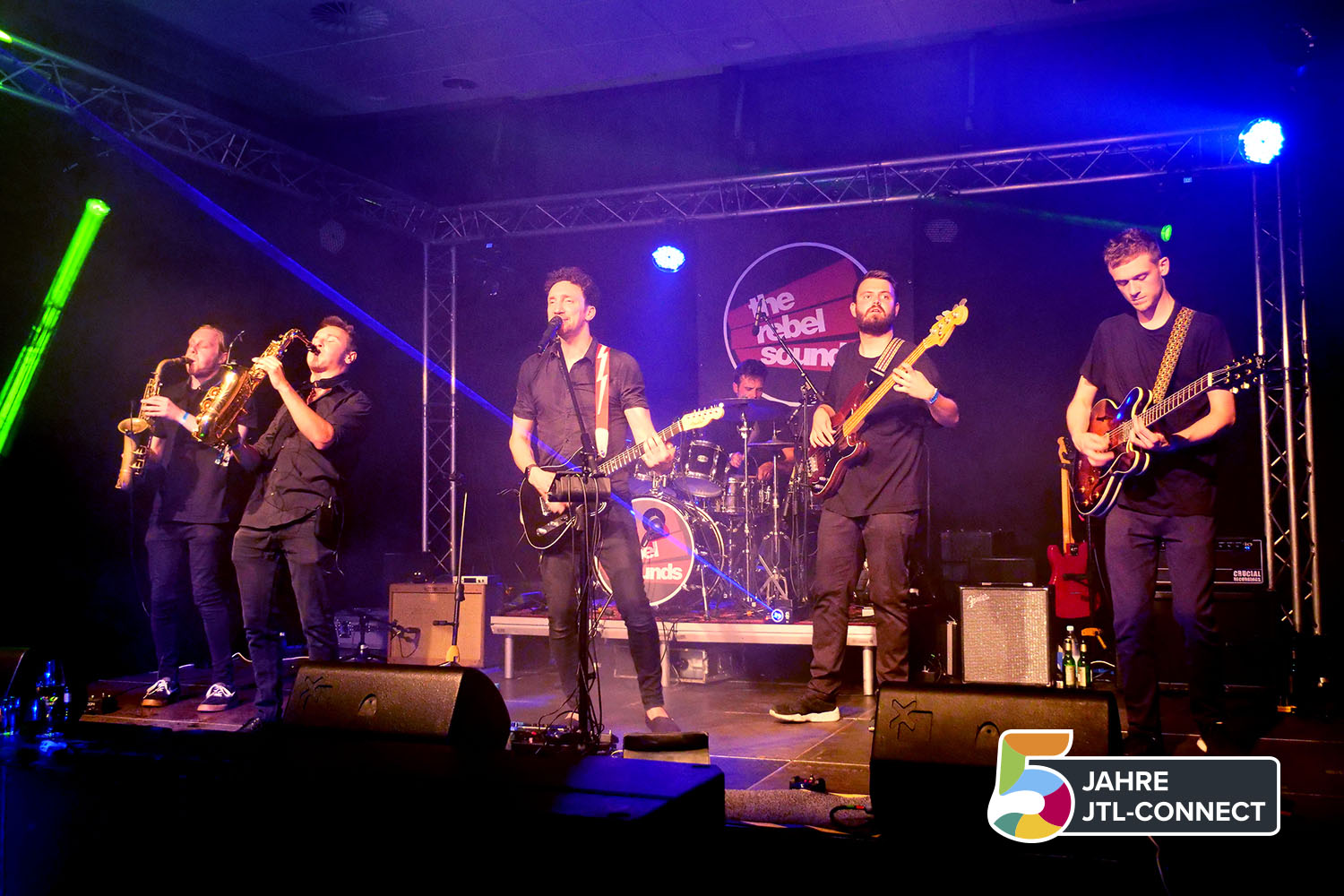 Bühnenfoto der Live-Band auf der Aftershowparty der JTL-Connect 2019