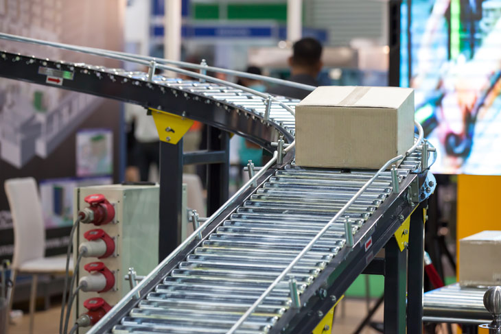 Paket rollt in der Produktion vom Band