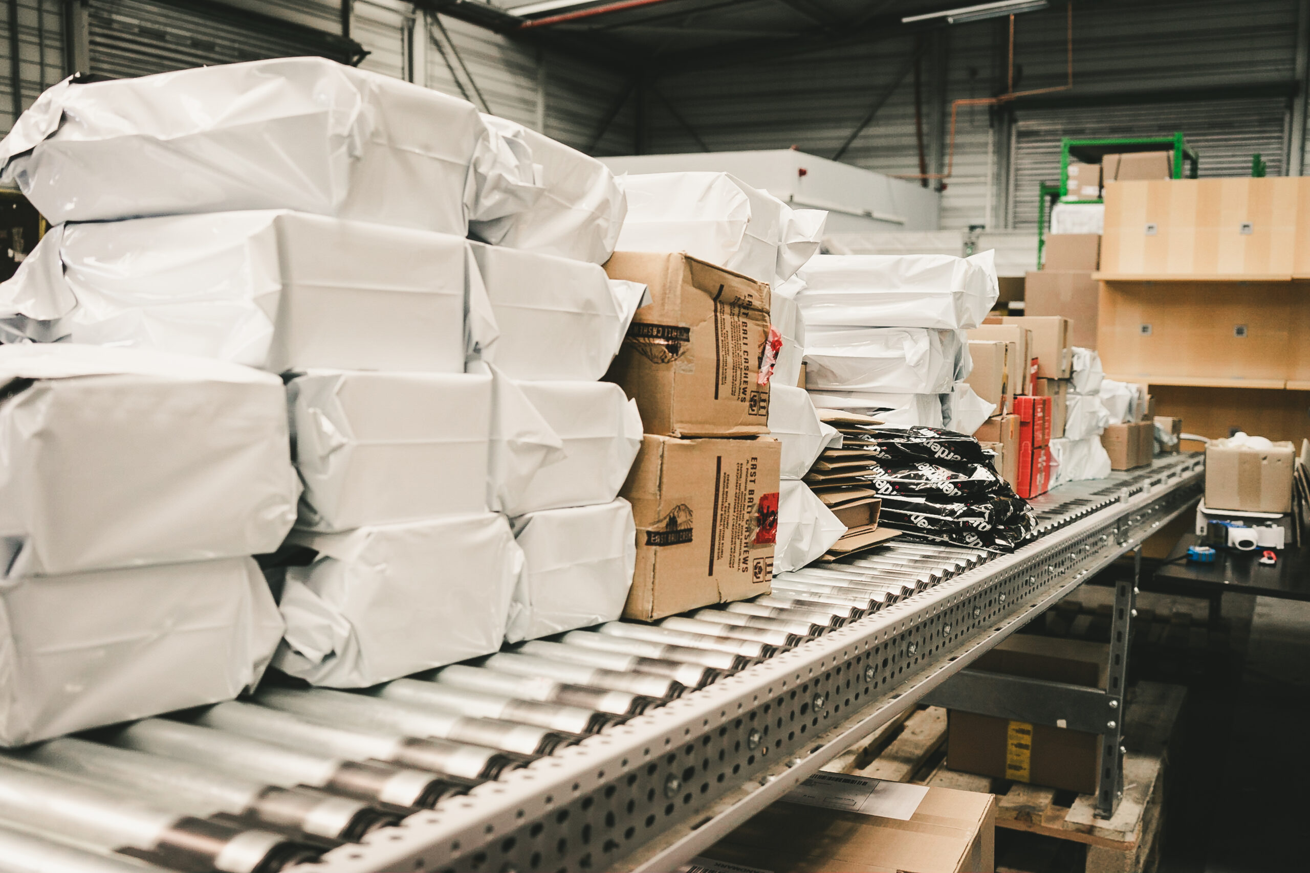 Ins Ausland Pakete versenden mit PARCEL.ONE