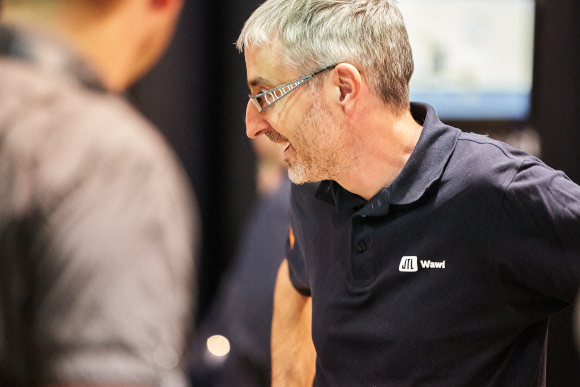 Sebastian im Gespräch mit Besuchern - JTL-Connect 2018