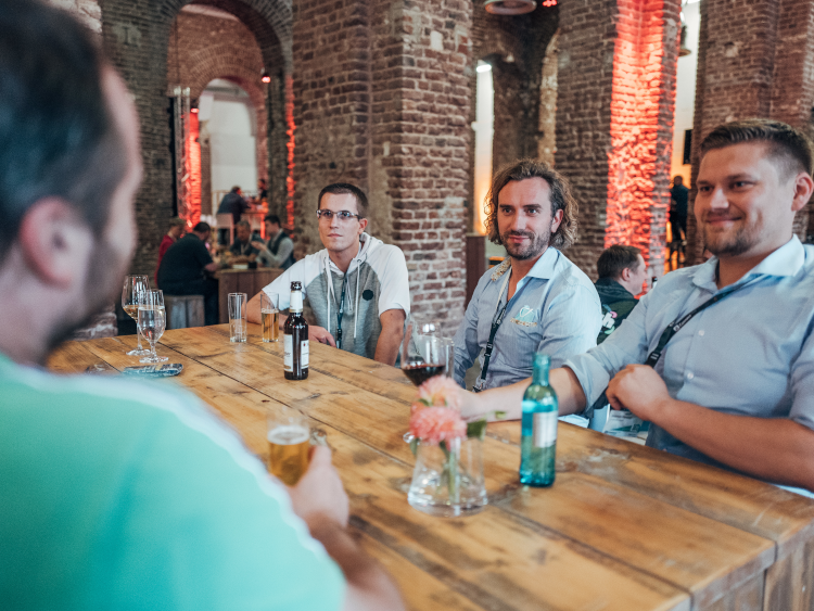 JTL-Connect 2022: PreConnect Gruppe am Tisch