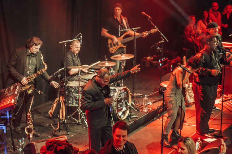 JTL-Connect 2022: Band spielt auf der Bühne