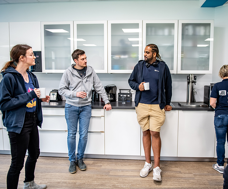 Gemeinsamer Austausch in der Küche