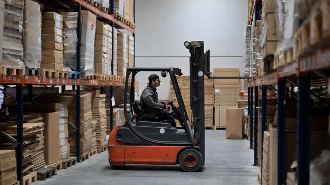 Gabelstapler im Lager