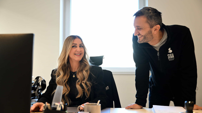 Mann und Frau im Büro