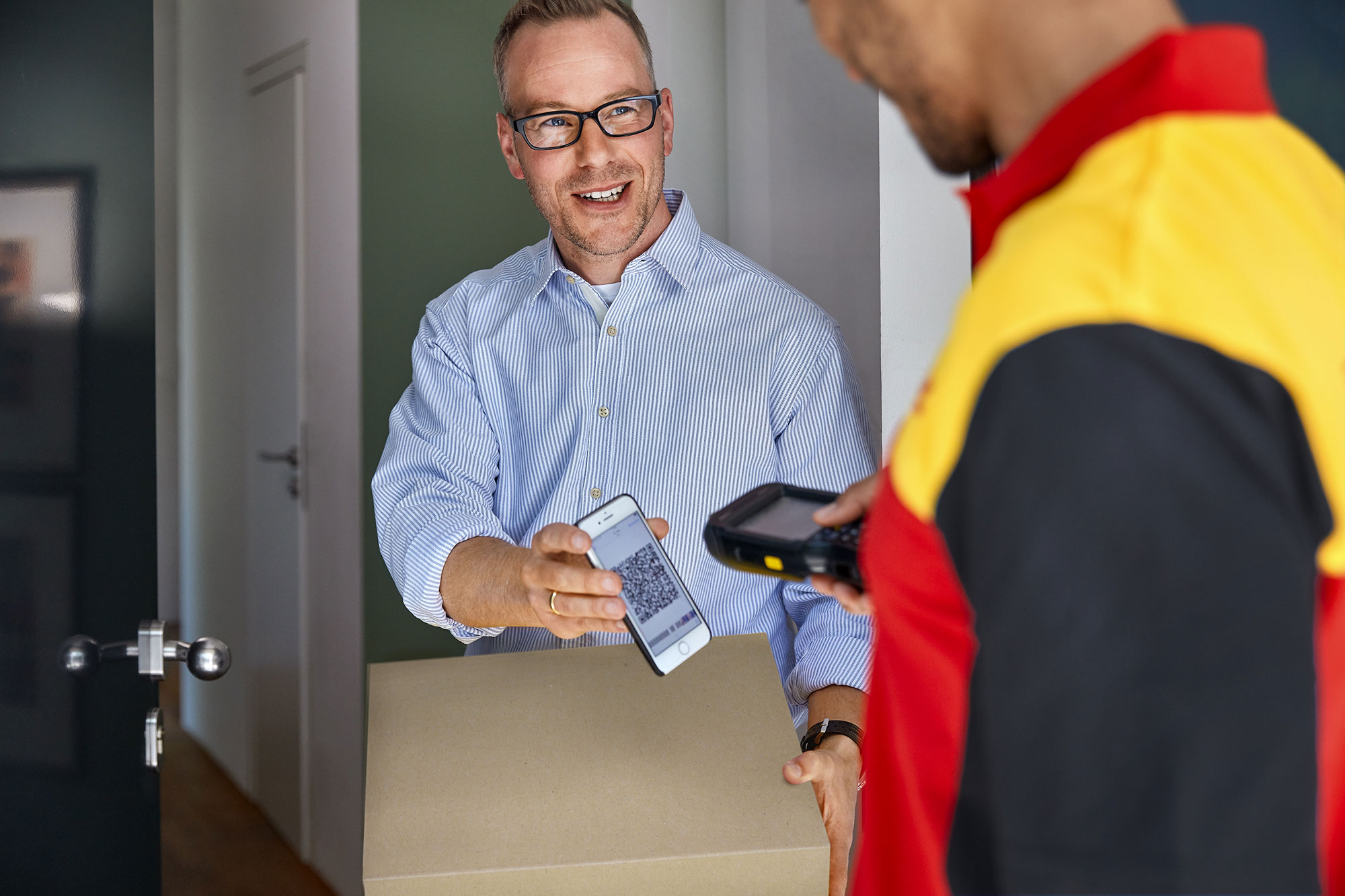 JTL-Shipping und DHL Retoure an der Haustür